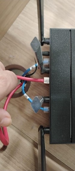 Conexão de cabo de rede da central de alarme na internet