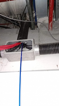 Passagem de cabeamento de rede em eletrodutos