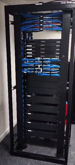 Rack de rede e CFTV reorganizado