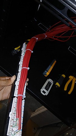 Montagem de patch cord dentro do rack